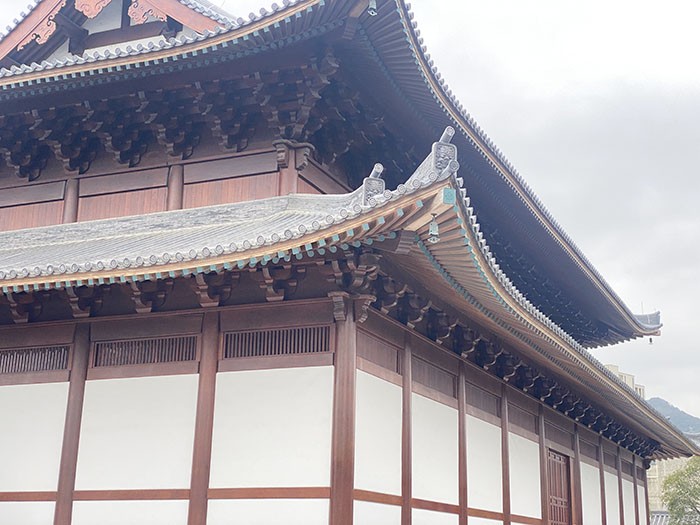 建筑材料青瓦鋪設(shè)方法與青磚砌筑方法，傳承古典美